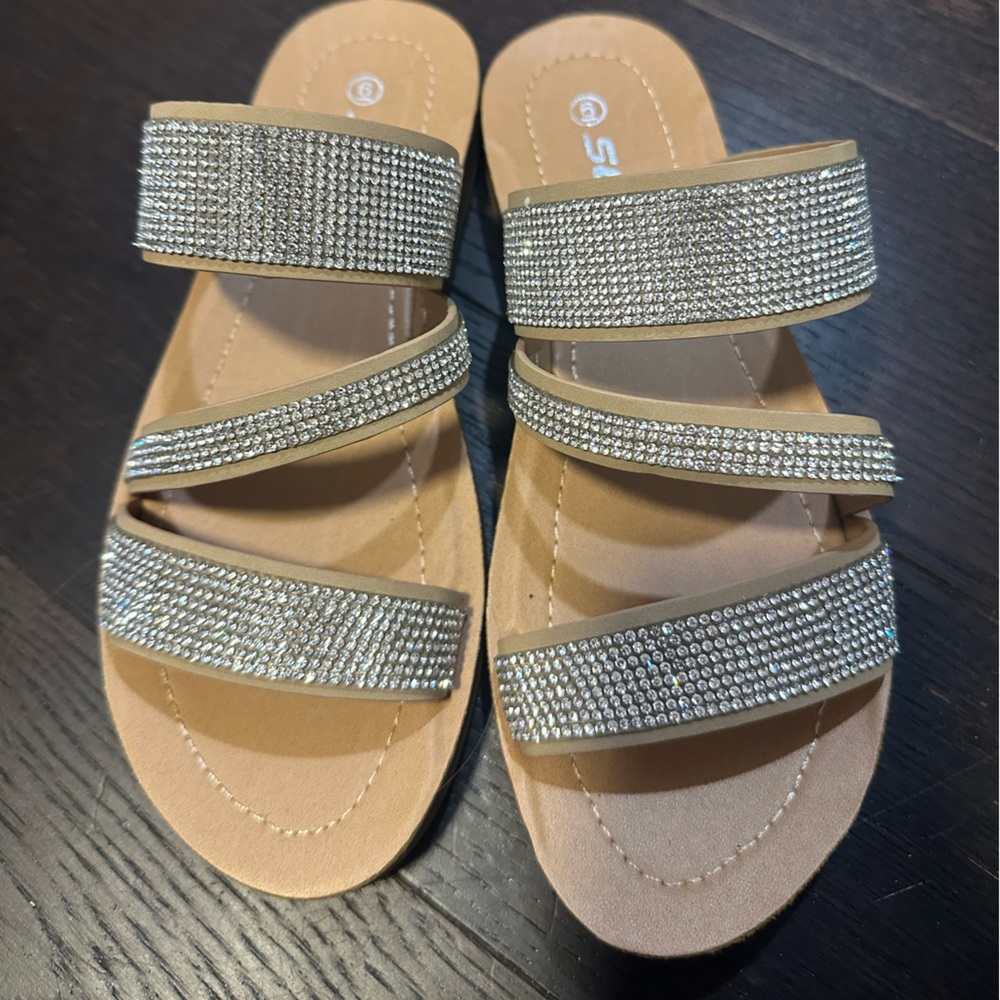 Women’s sandals (size 7)